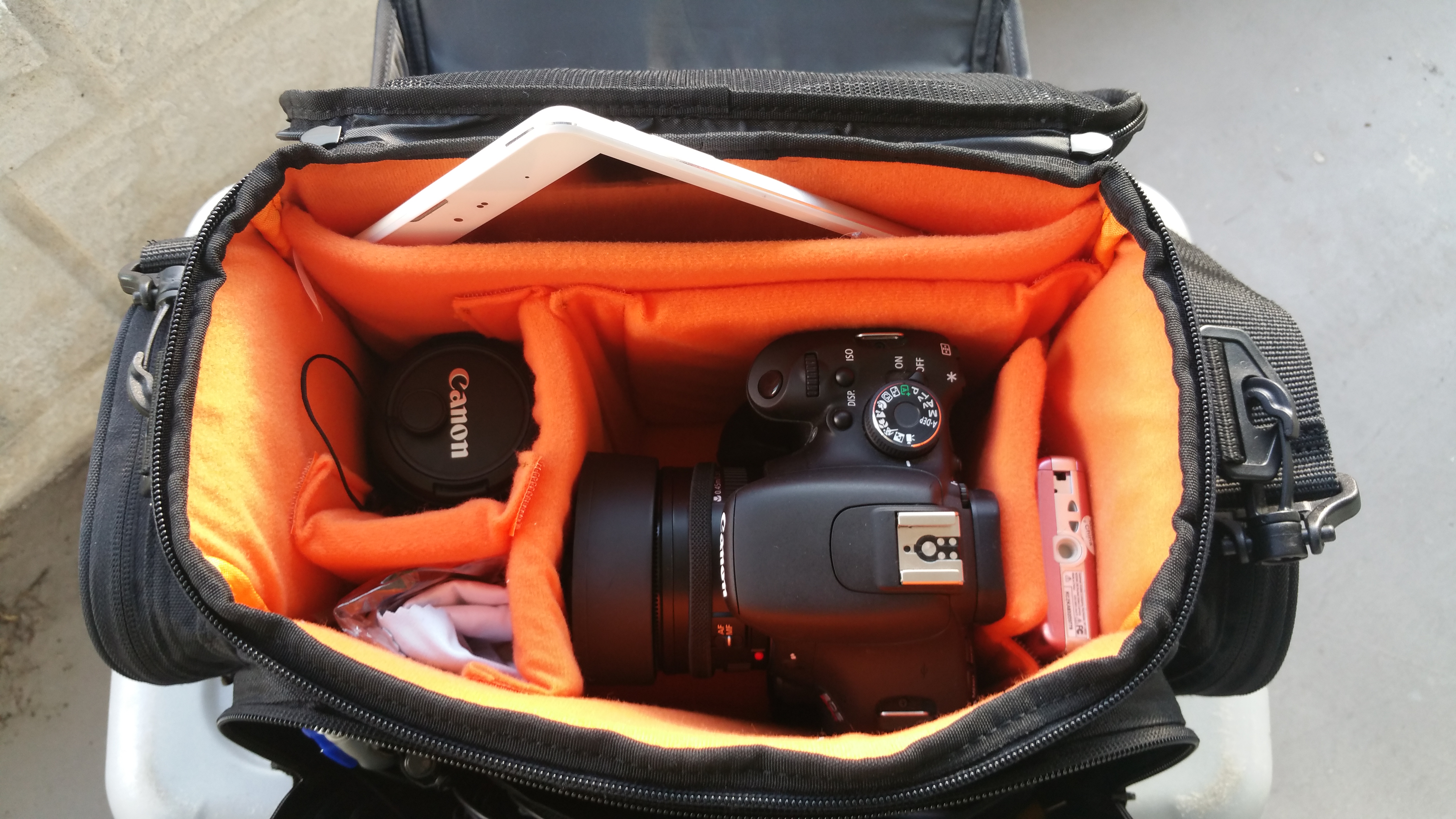 amazonbasics shoulder bag carrying case